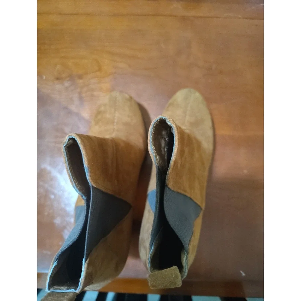 Tan Faux Suede‎ Block Heel Chelsea Ankle Boots Women's Size 8.5 Lug Sole Booties